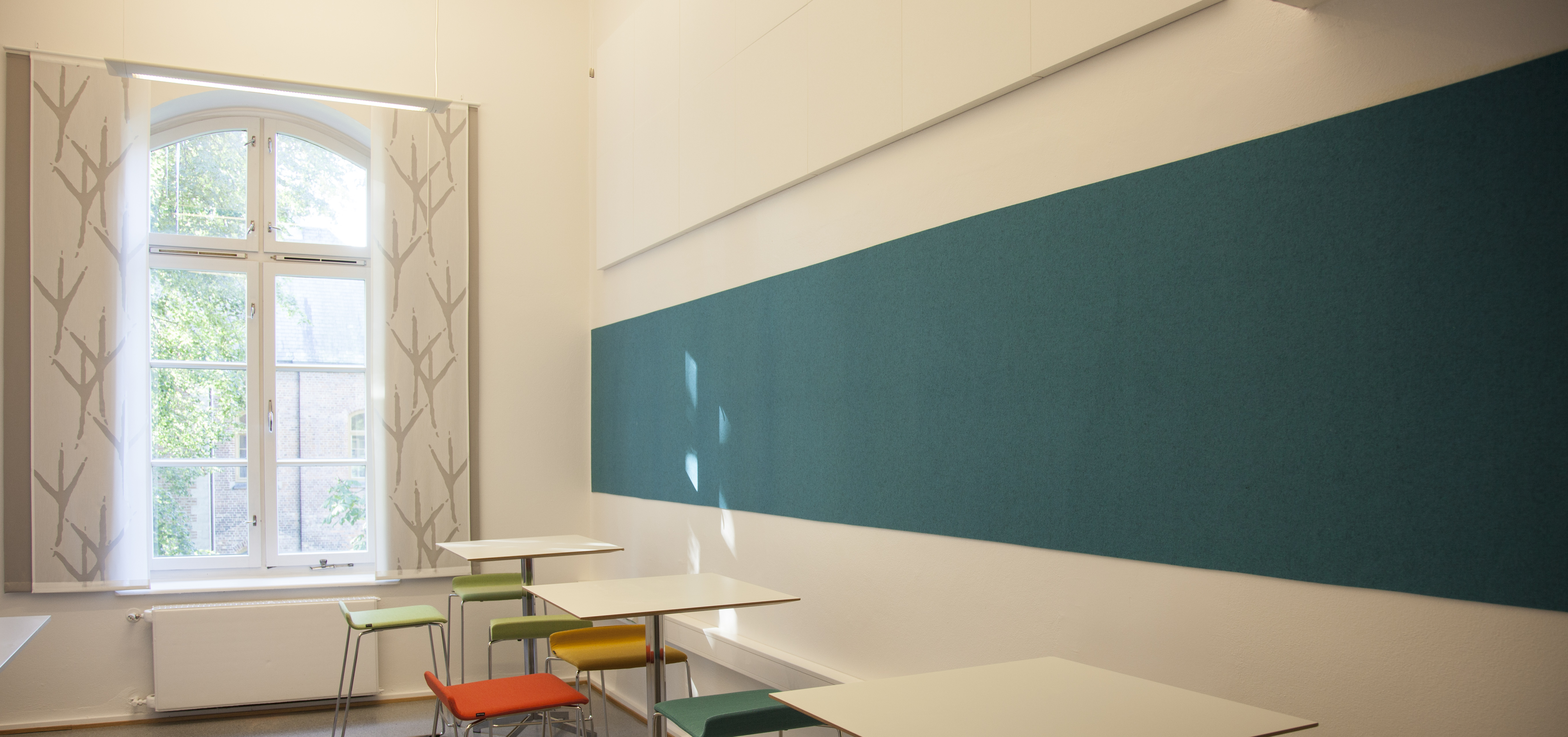 Filt på væg som opslagstavle